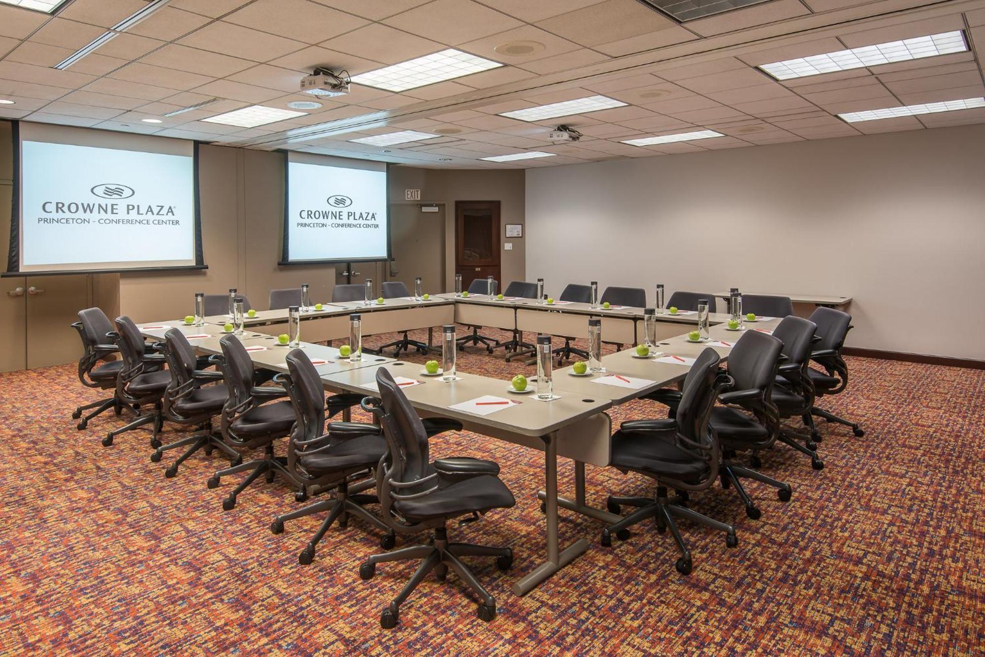Crowne Plaza Princeton - Conference Center By Ihg Exterior foto