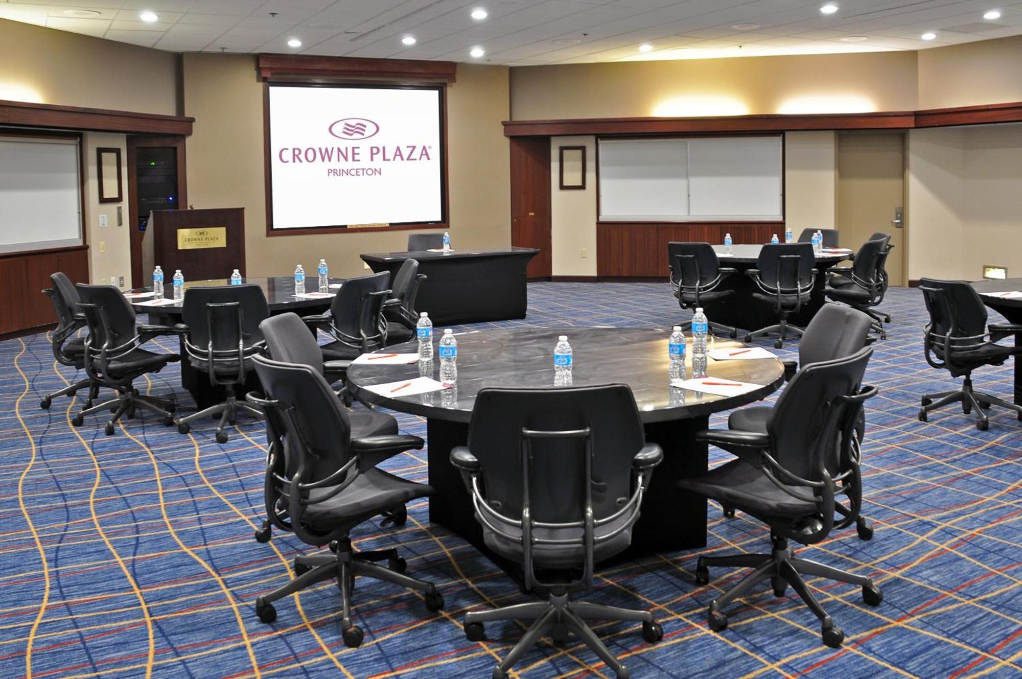 Crowne Plaza Princeton - Conference Center By Ihg Exterior foto